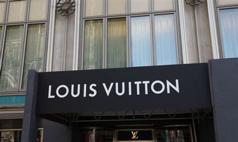 Comment demander une facture sur Louis Vuitton.